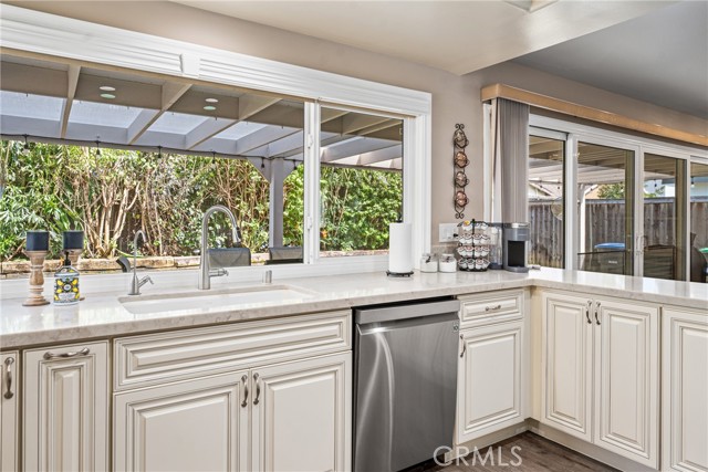 Detail Gallery Image 13 of 38 For 1721 Green Meadow Ave, Tustin,  CA 92780 - 4 Beds | 2/1 Baths