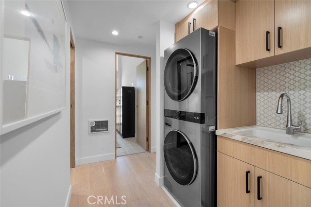 555 Esplanade, Redondo Beach CA: https://media.crmls.org/medias/4707115c-40f5-49f2-9221-4ea08bbb2bbe.jpg