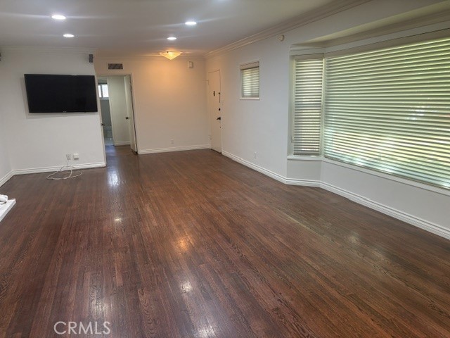 6419 Firmament Avenue photo 3