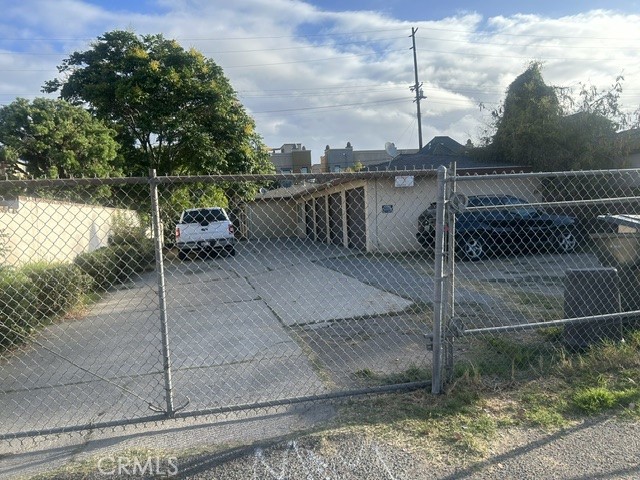 Triplex at 118 E Truslow
