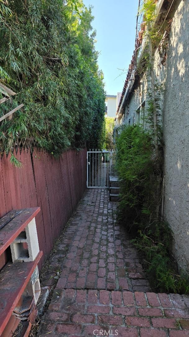 Detail Gallery Image 4 of 22 For 250 N Ridgewood Pl, Los Angeles,  CA 90004 - – Beds | – Baths