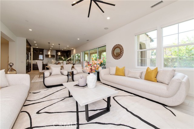 124 Cruiser, Irvine CA: https://media.crmls.org/medias/470a9184-9d42-49d0-8a7a-9745ec66f61b.jpg