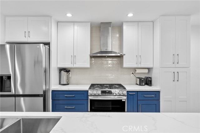 5325 Lindley Avenue, Tarzana CA: https://media.crmls.org/medias/470bb751-5b7a-491a-8172-30c4e6fa1410.jpg