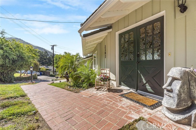 2302 Jayma Lane, La Crescenta CA: https://media.crmls.org/medias/470d059b-fbb6-4f9a-8988-2acb4db491f6.jpg