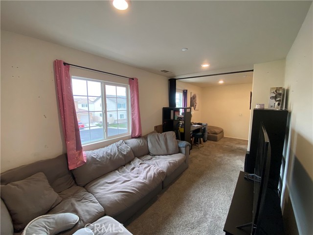 10299 Kite Court, Moreno Valley CA: https://media.crmls.org/medias/470eb7fb-c5ea-48e0-901f-2009ce6cd6a6.jpg