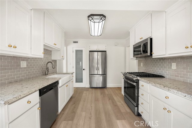 Detail Gallery Image 11 of 35 For 13662 Loretta Dr, Tustin,  CA 92780 - 5 Beds | 3 Baths