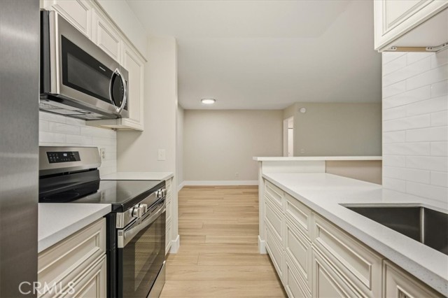 Detail Gallery Image 13 of 46 For 3310 Raintree, Culver City,  CA 90230 - 2 Beds | 2 Baths