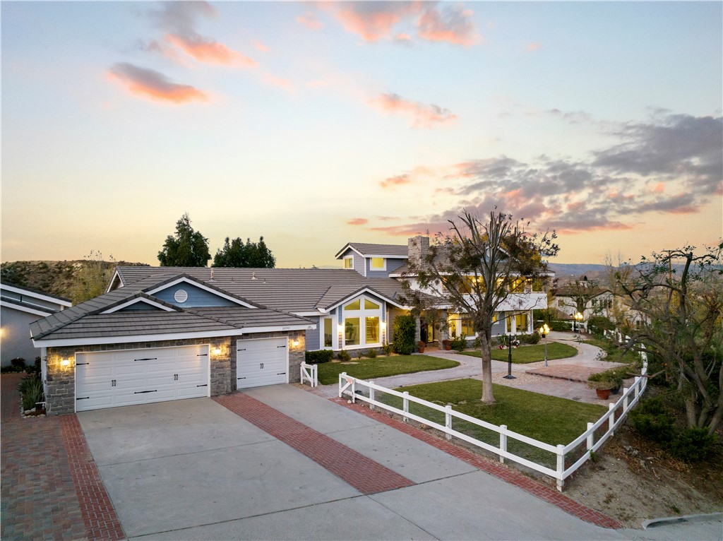 Detail Gallery Image 2 of 62 For 26945 Brooken Ave, Canyon Country,  CA 91387 - 5 Beds | 5/1 Baths