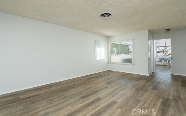 Detail Gallery Image 11 of 44 For 11014 Leolang, Sunland,  CA 91040 - 3 Beds | 1/1 Baths