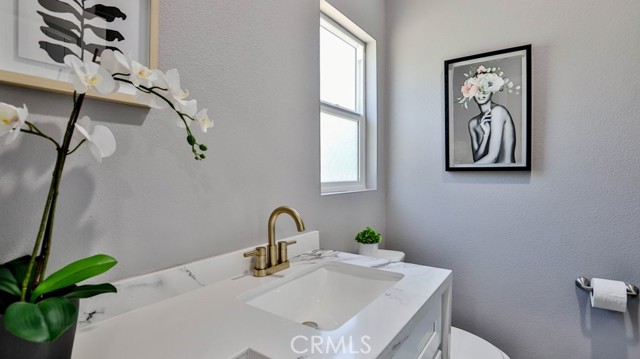 408 S Flower Street, Santa Ana CA: https://media.crmls.org/medias/4712008d-2a86-44fd-8205-9c3ff6ca441e.jpg