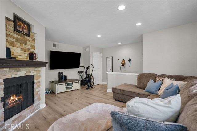 Detail Gallery Image 14 of 38 For 18114 Erik Ct #5131,  Canyon Country,  CA 91387 - 3 Beds | 2 Baths