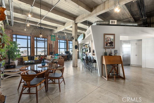100 W 5th Street, Long Beach CA: https://media.crmls.org/medias/4713f24e-f59a-4481-95c9-9f16cbb1477d.jpg