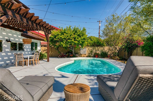 Image 54 of 73 For 4972 Park  