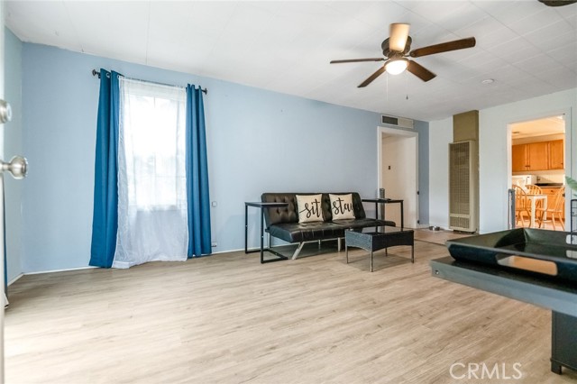 18701 Lort Drive, Visalia CA: https://media.crmls.org/medias/47143ebe-e015-4c51-967a-5e837605558d.jpg