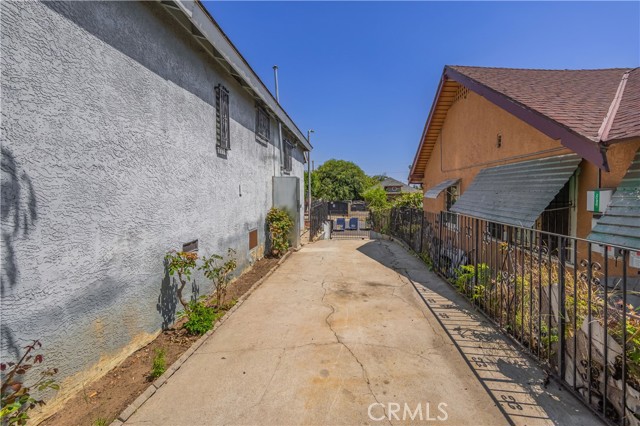 2653 Alice Street, Los Angeles CA: https://media.crmls.org/medias/4715181f-324f-4ef9-8e3a-2facb5b73bf3.jpg