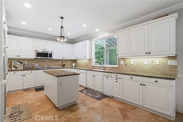 29123 Black Pine Way, Saugus CA: https://media.crmls.org/medias/4716589a-104e-48ca-8f23-340e8a421df2.jpg