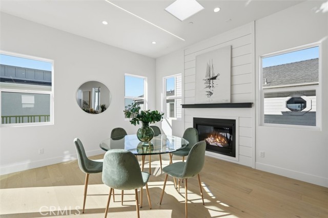 Detail Gallery Image 17 of 45 For 617 N Irena Ave #B,  Redondo Beach,  CA 90277 - 4 Beds | 3/1 Baths