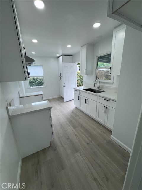 Detail Gallery Image 6 of 11 For 201 E Home St, Long Beach,  CA 90805 - 2 Beds | 1 Baths