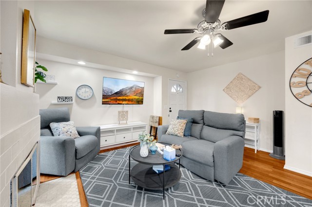 Detail Gallery Image 3 of 25 For 7304 Quill Dr. #182,  Downey,  CA 90242 - 2 Beds | 2 Baths