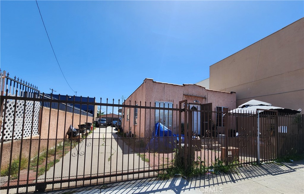3850 W Imperial