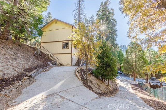 Detail Gallery Image 1 of 28 For 467 Cimarron Ln, Lake Arrowhead,  CA 92352 - 4 Beds | 2 Baths