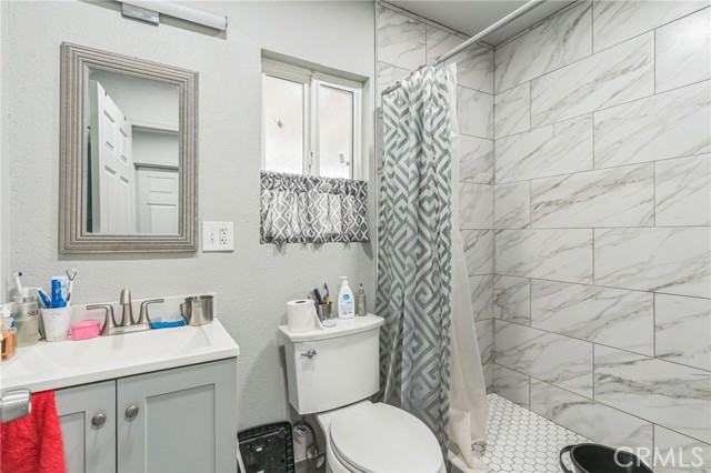 418 N Berlyn Avenue, Ontario CA: https://media.crmls.org/medias/471878d5-ce6e-40cb-90a1-6e6cab6840ea.jpg