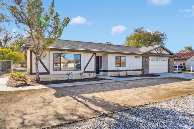 Detail Gallery Image 2 of 45 For 18037 Mondamon, Apple Valley,  CA 92307 - 3 Beds | 2 Baths