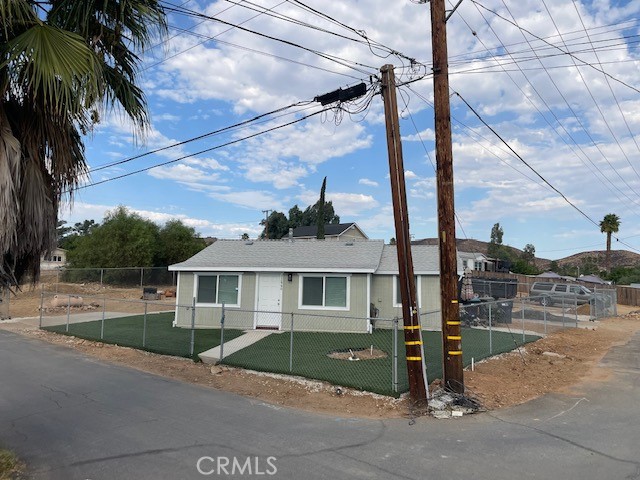 Detail Gallery Image 2 of 16 For 23860 Sierra Dr, Menifee,  CA 92587 - 3 Beds | 2 Baths