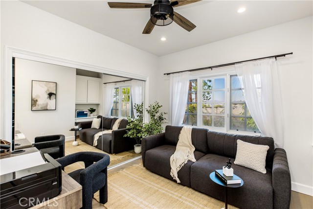 6032 County Oak Road, Woodland Hills CA: https://media.crmls.org/medias/47199cef-16c6-4361-be82-5e354e7cb34a.jpg