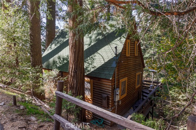 Detail Gallery Image 3 of 31 For 529 West Victoria Ct, Lake Arrowhead,  CA 92352 - 2 Beds | 1 Baths