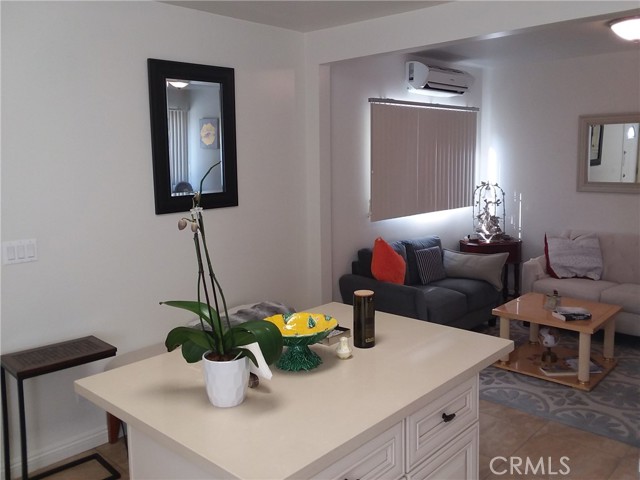 Detail Gallery Image 2 of 12 For 3810 W Heffron Dr #B,  Burbank,  CA 91505 - 1 Beds | 1 Baths