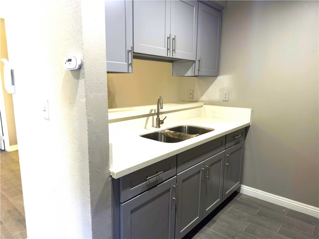 Detail Gallery Image 4 of 10 For 2406 Angela St #1,  Pomona,  CA 91766 - 3 Beds | 1/1 Baths