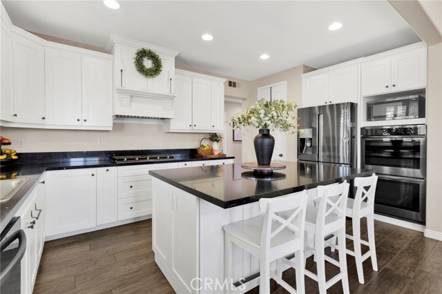 Detail Gallery Image 18 of 48 For 3925 Obsidian, San Bernardino,  CA 92407 - 4 Beds | 3 Baths