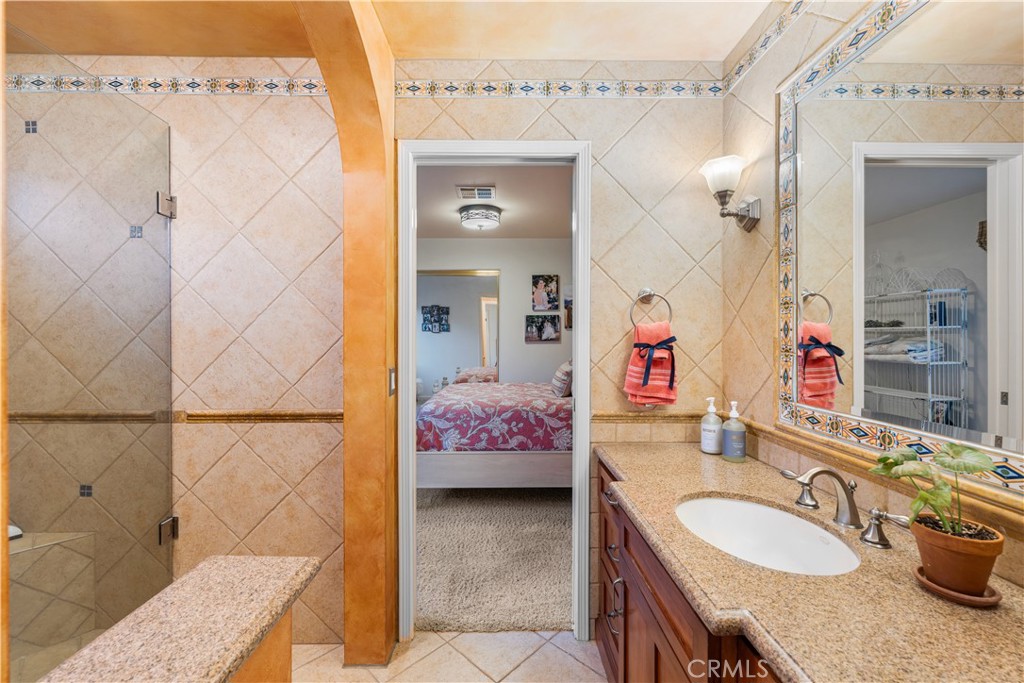https://media.crmls.org/medias/471b72d4-7ca0-4381-9095-23d7cacbdb37.jpg?preset=X-Large