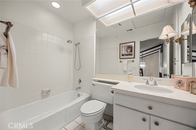 Detail Gallery Image 12 of 21 For 933 Creekside Dr #126,  Fullerton,  CA 92833 - 2 Beds | 2/1 Baths