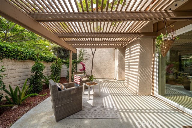 10 Lassen, Irvine CA: https://media.crmls.org/medias/471bc642-7eb8-42d4-903d-06a7c3175c18.jpg