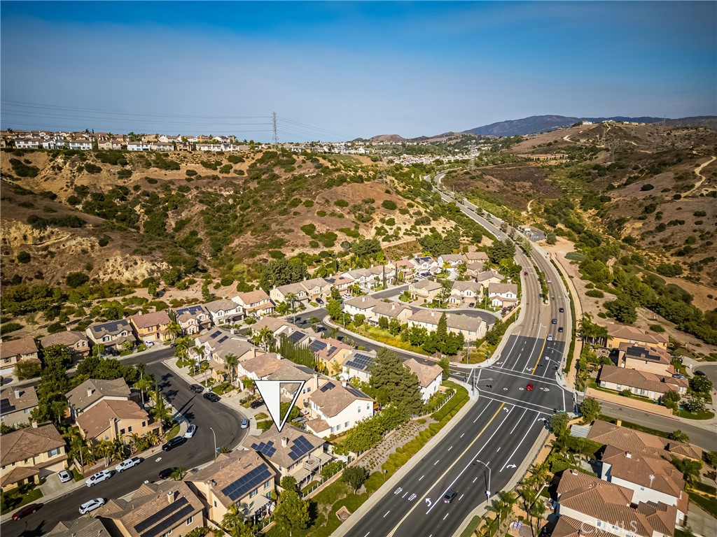 https://media.crmls.org/medias/471c0f41-d9f1-4276-b554-05597289680a.jpg?preset=X-Large