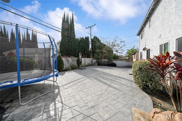 Detail Gallery Image 7 of 36 For 4228 Ostrom, Lakewood,  CA 90713 - 5 Beds | 3 Baths