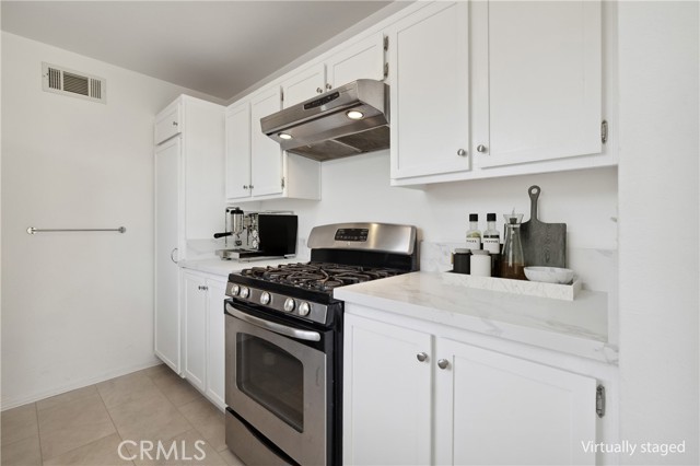 Detail Gallery Image 8 of 48 For 23320 Western Ave #D,  Harbor City,  CA 90710 - 3 Beds | 2 Baths