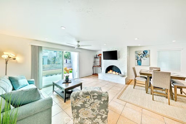 Detail Gallery Image 3 of 17 For 125 46th St a,  Newport Beach,  CA 92663 - 3 Beds | 2 Baths