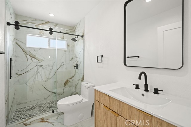 Detail Gallery Image 24 of 33 For 7010 Lennox Ave #B,  Van Nuys,  CA 91405 - 4 Beds | 2 Baths