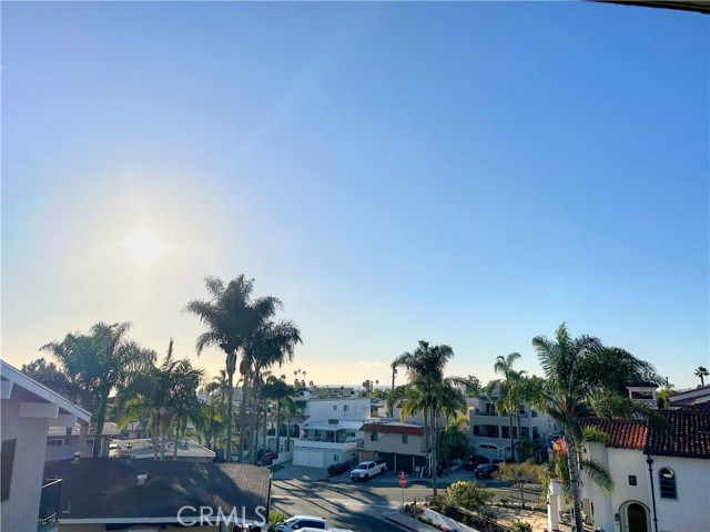 Detail Gallery Image 3 of 34 For 402 Ola Vista #B,  San Clemente,  CA 92672 - 3 Beds | 3 Baths