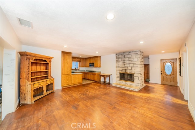 533 Via Vista Dr, Redlands CA: https://media.crmls.org/medias/471eddc2-ead5-4e40-a3b6-8b22a141333a.jpg