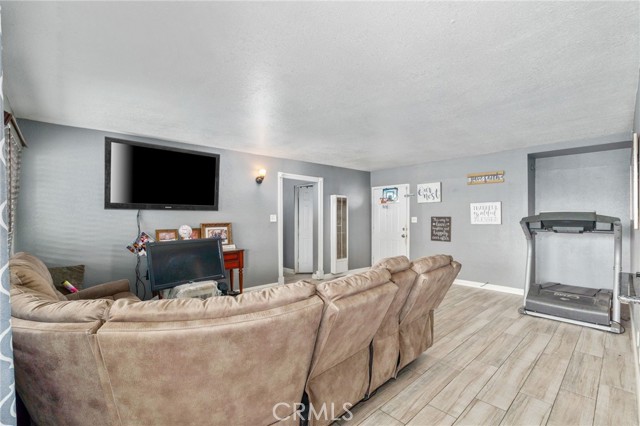 Detail Gallery Image 14 of 34 For 645 E King, Rialto,  CA 92376 - 4 Beds | 2 Baths