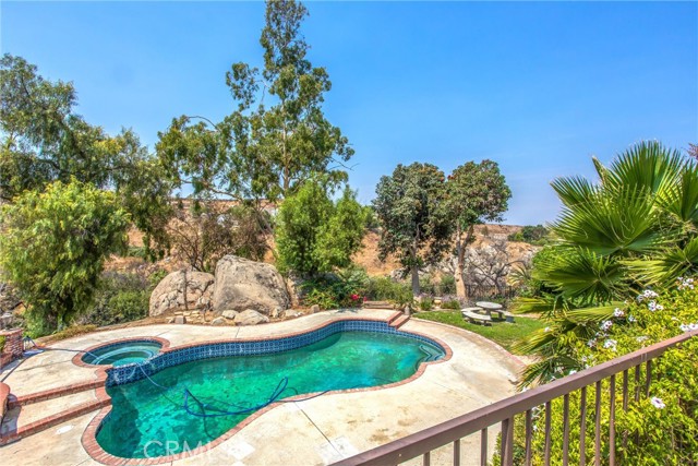 6966 Ranch View Road, Riverside CA: https://media.crmls.org/medias/471f3f5e-5db2-4ad8-8ac9-cc68bfe6d074.jpg