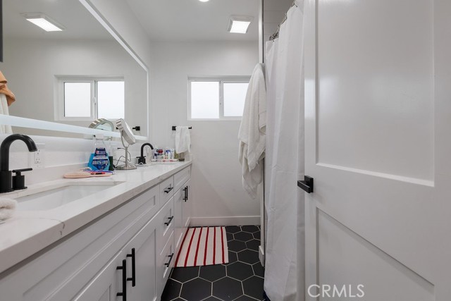 Detail Gallery Image 17 of 75 For 236 Camellia Ln, Costa Mesa,  CA 92627 - 5 Beds | 3 Baths