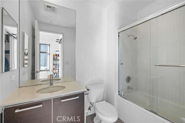 Detail Gallery Image 6 of 23 For 801 S Grand #1611,  Los Angeles,  CA 90017 - 2 Beds | 2 Baths