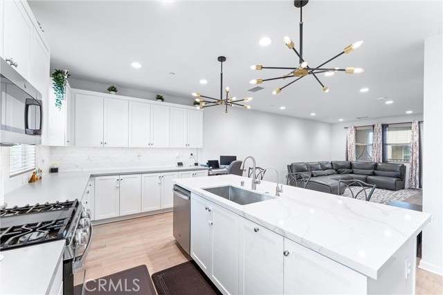 133 Hideaway Loop, Mission Viejo CA: https://media.crmls.org/medias/47216f15-fb25-4290-bc7e-c406b10081c6.jpg