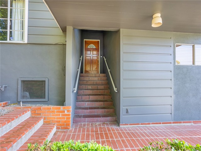 Detail Gallery Image 3 of 61 For 3761 Aguilar St, Los Angeles,  CA 90065 - 4 Beds | 2 Baths
