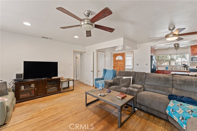 Detail Gallery Image 6 of 12 For 944 S Russelee Dr, West Covina,  CA 91790 - 2 Beds | 1 Baths